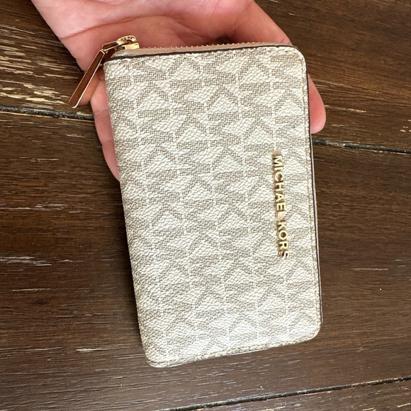 Michael Kors zip around wallet - Picture 9 of 15